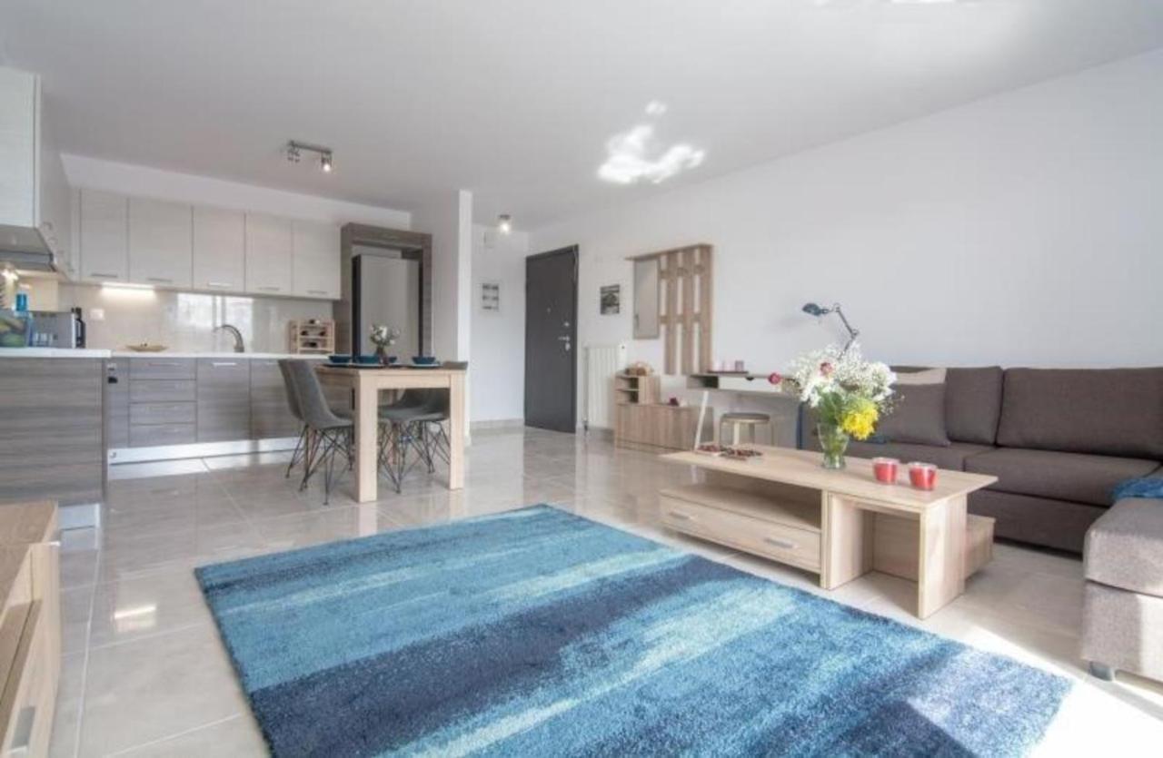 New Spacious Apartment Located In Пирей Экстерьер фото